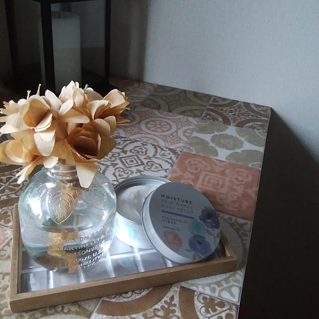 Bedroom,乾燥対策,加湿器,エコ,コーヒーフィルター,壁紙屋本舗,タイル風シート,自然気化式加湿器,ペーパー加湿器,マルティネリの空き瓶,Yayoiちゃん♡トレー,2020.1.6 miwaの部屋