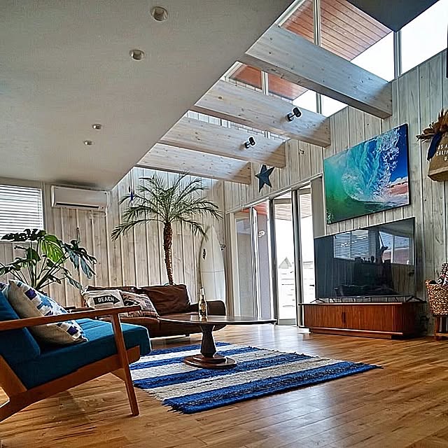 Lounge,ティンバーンスター,ドライフラワー,西海岸インテリア,beachhouse,カリフォルニアスタイル,吹き抜け,サーフボード,フェニックスロベレニー,RHC,板張り天井,IKEA,サーファーズハウス,ペンドルトン,ronherman,ダブルティー,壁板貼り,WTW,ソファ,ビーチハウス,RH,ロンハーマン,カリフォルニアインテリアに憧れる,サーフスタイル,ラグ,西海岸,海外インテリアに憧れる,アート dorazenの部屋