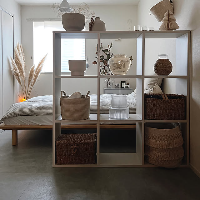 Bedroom,狭小住宅,ドライフラワー,フラワーベース,シンプル,ナチュラルインテリア,フロアタイル,賃貸インテリア,H&M HOME,シンプルインテリア,山善,パンパスグラス,yamazen,ドライフラワーのある暮らし,心地よい暮らし,ELEMENTS moon.mの部屋