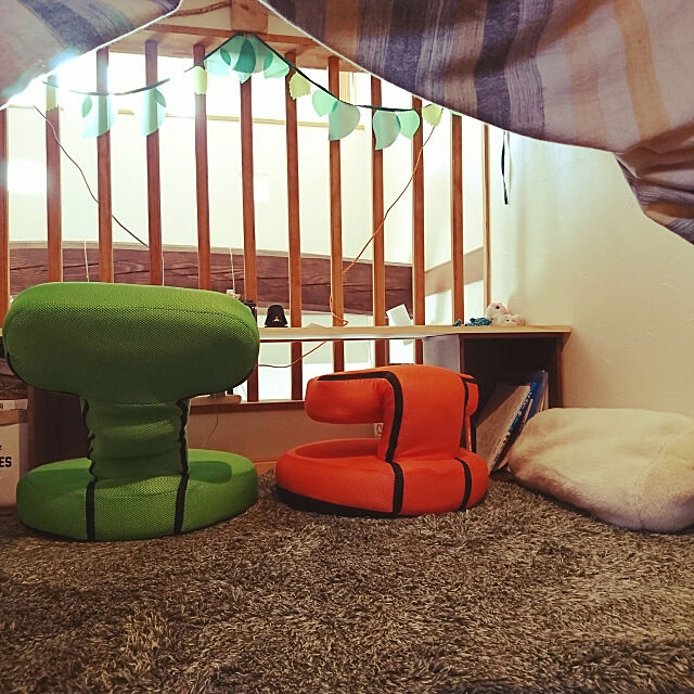 My Desk,オレンジ,多機能座椅子,秘密の部屋,スタディースペース,葉っぱのガーランド,机DIY akiの部屋