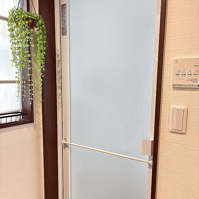 Bathroom,脱衣所,タオルバー,お風呂のドア,つっぱり棒,100均,DIY♡,DAISO♥,見て頂きありがとうございます⑅︎◡̈︎*,タイムライン回れてなくて、ごめんなさい。 miiの部屋