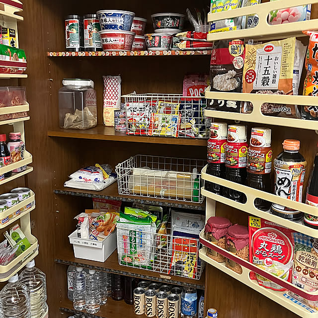 Kitchen,BOSSカフェオレ,水,お茶,食品庫の壁,食品庫DIY,食品庫扉,食品庫 koroの部屋