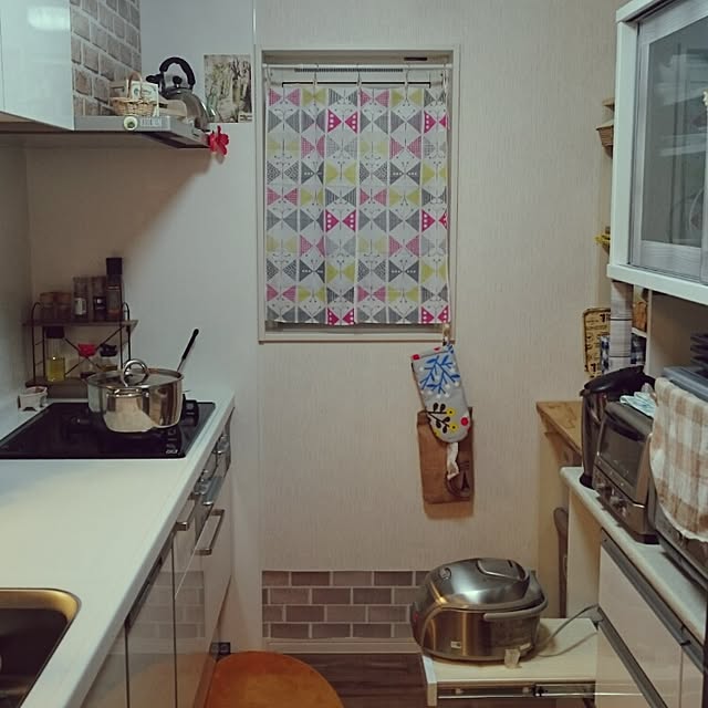 Kitchen,いいね、フォロー本当に感謝です♡,生活感のある家,banana,100均,セリア,コンロ周り,手ぬぐい,換気扇フードの上,北欧？,カラフル好き,マリメッコ,ミトン mayukoの部屋