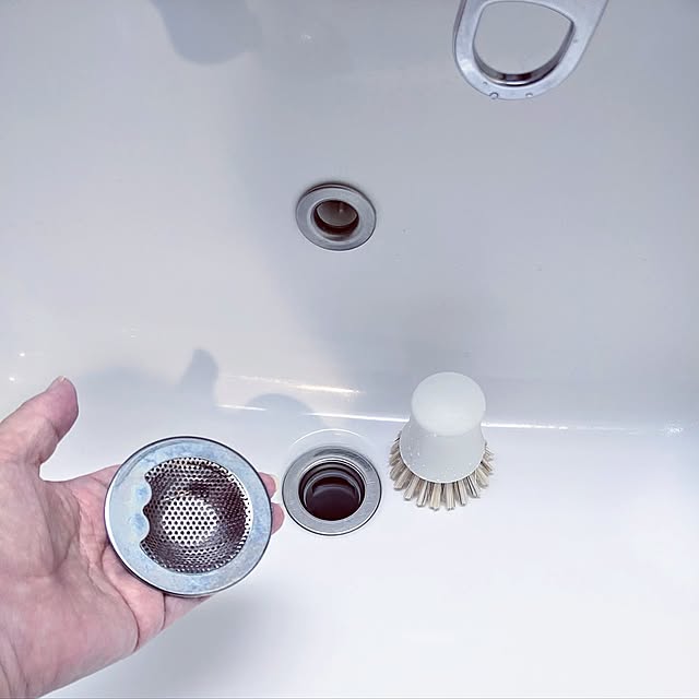 Bathroom,おうちをキレイに保つ習慣,洗面台,洗面台掃除,ヘアキャッチャー,ゴミ受け,ステンレスゴミ受け,マーナ抗菌ブラシ,ハンドタオル,拭き上げ掃除,ティッシュで取る,排水口,こまめに掃除,絵日記つき,1歳8ヶ月,三人三様,マンション暮らし,無印良品,残反ミニタオル,NCC ステンレス洗面所排水口ゴミ受け mi-saの部屋