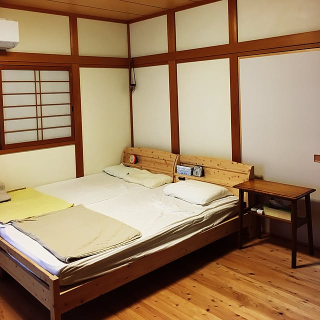 Bedroom,通販生活 ガーゼのケット,シーツ 白,ガーゼケット,古道具,中古を買ってリノベーション,杉,無垢の床,和室リフォーム,ベッド,檜のベッド,EMOOR,インテリアオフィスワン kinakomotiの部屋