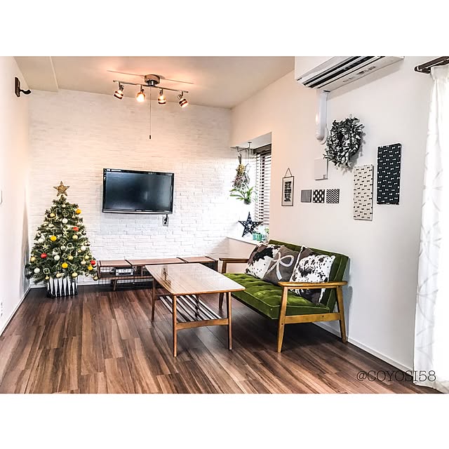 Lounge,リース,カリモク60,壁掛けテレビDIY,ツリー,クリスマス,ミッドセンチュリー,Francfranc,セルフリノベーション,こどもと暮らす。,コウモリラン,マンション,インスタ→coyosi58,ブリックタイル,カフェ風,swag,星,ブルックリンスタイル,ブリックタイルDIY,セリア,マンションインテリア,マーキーライト,ブリックタイル壁,出窓,RC広島支部,DIY COYOSIの部屋