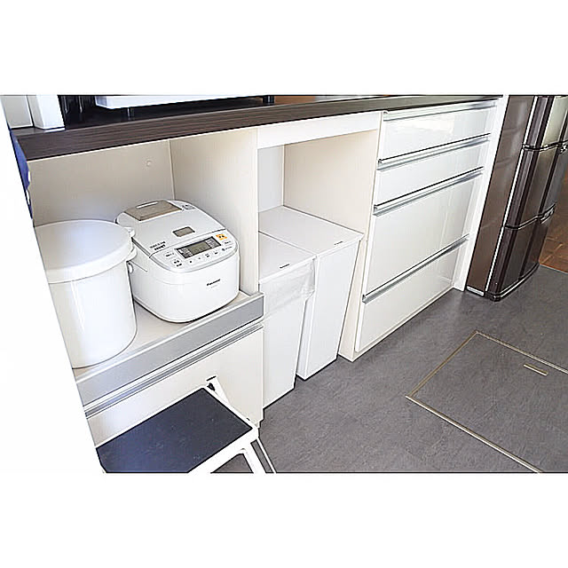 Kitchen,クードのゴミ箱,白いキッチン,家電収納,クリナップ クリーンレディ,炊飯器,写真って難しい…,いいね、フォロー本当に感謝です♡,コメントお返し遅くてごめんなさい。,子供と暮らす。 noriの部屋