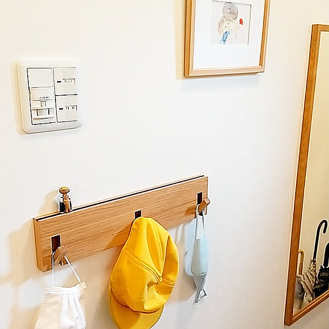 Entrance,子ども部屋収納,無印の壁に付けられる家具,無印の鏡,いわさきちひろさんの絵,玄関 ahiruの部屋