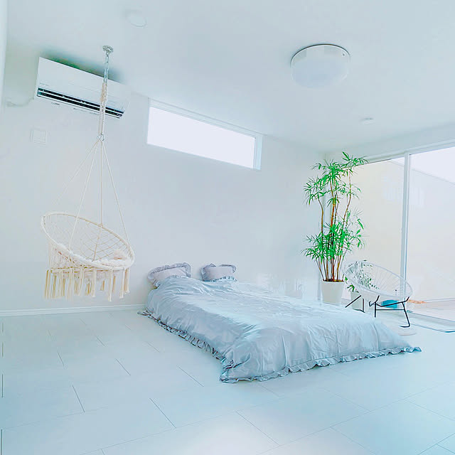 Bedroom,プロジェクター,ハンモックチェア,リビングベッド,アカプルコロッキングチェア,シュロチク,シンプル,ホワイトインテリア,白い部屋,平屋,インナーテラス,シンプルが好き,シンプルインテリア rei_d-_-bの部屋