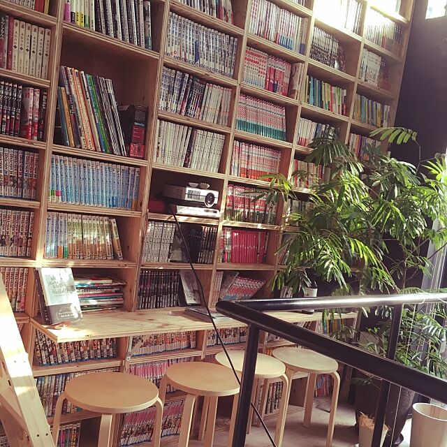 My Shelf,狭いスペースを生かしたい,構造用合板,カフェ風,観葉植物,プロジェクター,図書館,IKEA,見せる収納 naoの部屋