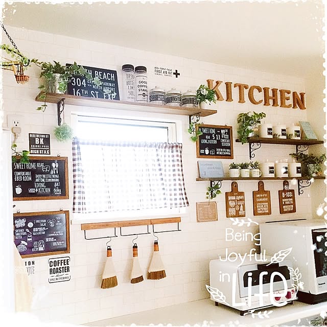 Kitchen,DIY,アイアン棚,かべがみや本舗,ナチュラル,つるすの大好き,雑貨,セリア,カフェ風,♡ ありがとうございますm(_ _)m,ウォールステッカー,フェイクグリーン,セリアリメイクシート,いぬのいる暮らし,100均,ホームセンター,リメイクシート レンガ,レンガ壁紙,ダイソー,観葉植物,アルファベットオブジェ,まな板リメイク yumimaruの部屋