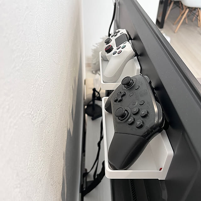 コントローラー置き場,マグネット収納,テレビ裏収納,デッドスペース,ホワイトインテリア,すっきり暮らす,座椅子,テレビ台,LOWYAテレビボード chimの部屋