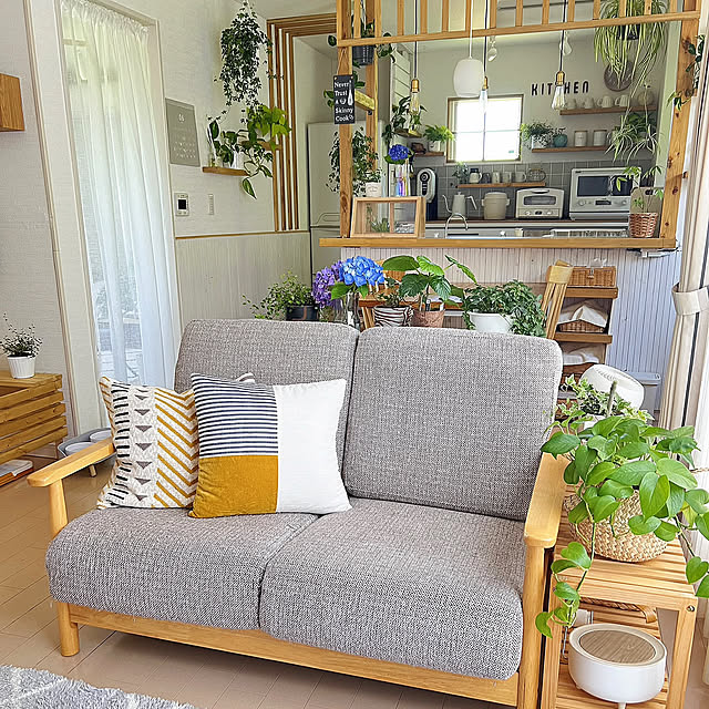 Lounge,ソファーはニトリ,クッションカバー,ニトリ,インテリア,DIY,カフェ風,インテリアグリーン,キッチンカウンター,北欧インテリア,DIY女子,インテリアコーディネート,ありがとうございます♡,ナチュラルカラー,シンプルインテリア,グリーンのある暮らし,インテリア大好き,いいね、お返しができなくてごめんなさい。,観葉植物のある暮らし,インテリアを楽しむ,DIYのある暮らし,わが家の好きな風景,リビングインテリア yumimaruの部屋