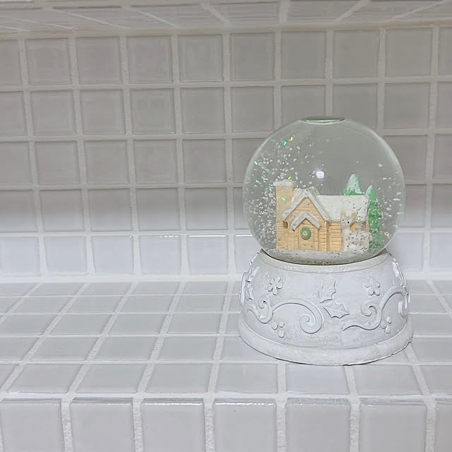 Lounge,クリスマス,スノードーム,ダイソー,ニッチ,DIY,タイル,ドライフラワー,モザイクタイル,中古住宅,キッチンタイル,タイル貼り,ダイソー購入品,壁DIY,セルフリノベーション,タイルDIY,ニッチDIY,ニッチディスプレイ,タイル貼りDIY,タイルインテリア,ニッチ棚DIY,壁穴開け kの部屋