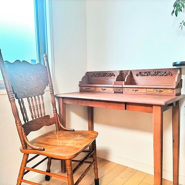 My Desk,ビフォーアフター,リビングリフォーム,暮らしの投稿,DIY,DIY棚,シンリー,shinlee,DIY家具,机上置き,卓上本棚,お気に入り,机の上,机の上の飾り棚DIY,机の脚,机の棚,引き出しDIY rikkyの部屋