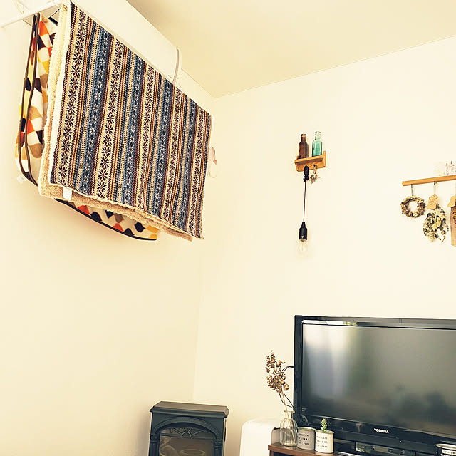 On Walls,ワンルーム,1R,ひとり暮らし,一人暮らし,賃貸アパート,狭い部屋,ドライフラワー,ウォールバー,ウォールラック,セリア,100均,ロープランプ,壁ディスプレイ,加湿器代わり,部屋干し,ブランケット,エアコンハンガー,いいね＆フォローありがとうございます♡ sugarの部屋