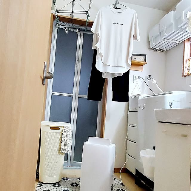 Bathroom,わが家の室内干し,小さなお家,子どもと暮らす,子どものいる暮らし,暮らしのひとコマ,突っ張り棒,部屋干し,部屋干しスペース,部屋干し派,洗面所,除湿機 pomの部屋