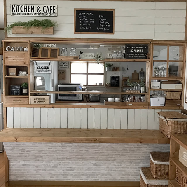 Kitchen,壁紙屋本舗,レンガ柄,壁紙,フェイクグリーン,ナチュラルインテリア,手作り窓枠,DIY,飾り棚,ナチュラル,黒板,板壁,キッチンカウンター,カフェ風 jujuの部屋