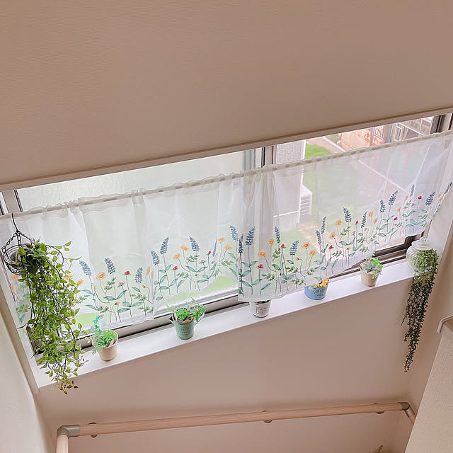 お花の刺繍,ダイソーのシースルーカフェカーテン,北欧暮らしに憧れて,ダイソー,カフェ風,北欧,ガーデン雑貨,北欧ナチュラル,シンプルが好き,建売住宅だけど可愛く☆,On Walls akiko-ovの部屋