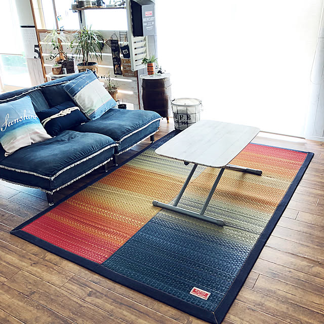 Lounge,い草ラグ,イケヒコ,DIY,古材風,クッションフロア,instagram→erihome,デニム生地,観葉植物,インテリア,西海岸風インテリア,マイホーム,デニムソファ,ダイソー,salut!,セリア,ニトリ eritoの部屋
