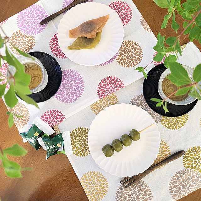 100均,百均,癒し,たち吉,枝もの,ドウダンツツジ,和皿,マンション暮らし,セリアランチョンマット,修学旅行のお土産,百均の食器,好きな器のある暮らし,刷毛目湯飲み茶碗,孫娘のお土産,菊型平皿,京都、奈良,プチプラ,Daiso,My Desk,テーブルコーディネート love1017の部屋