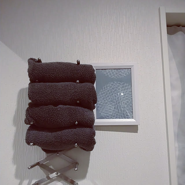 タオル収納,IKEA,ウォール,ヴァリエラ,簡単に設置できる,アート,インテリア,壁美人,壁美人で設置,ヴァリエラ IKEA VARIERA,My Shelf kenkenri---の部屋