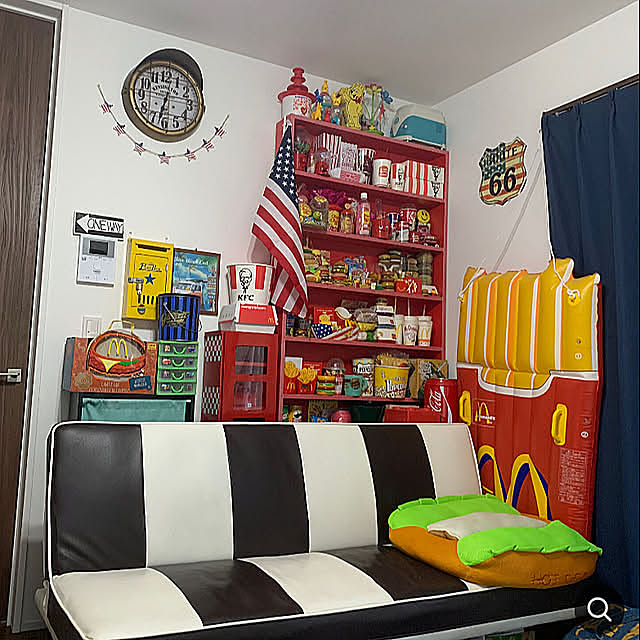 Lounge,リビング,アメリカン,アメリカン雑貨,海外風インテリア,USA,アメリカンポップ,アメリカンダイナー,購入品♡,アメリカンハウス,西海岸インテリア,サーファーズインテリア,ガレージハウスに憧れる,ポップな雑貨,アメリカンなお家にしたい,ハンバーガー,ポテト,赤が好き♡,コカコーラ,ワーゲンバス,ラジオフライヤー,マクドナルド mowchanの部屋