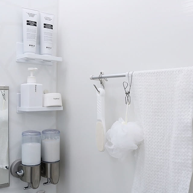Bathroom,ディスペンサー,白黒インテリア,白いおうち,白好き,白黒,ホワイトインテリア,Instagramやってます,モノトーンインテリア,Whiteインテリア,インスタ→luv.white__,White,バルクオム,真っ白,バスルーム,白のチカラ,バルクオムモニター,バルクオムザボディトリートメント,バルクオムザボディウォッシュ luv.white___の部屋