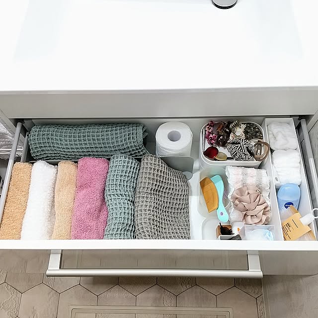Bathroom,ダイソー,100均,リフォーム,タオル収納,仕切り,今治タオル,引き出し収納,TOTOオクターブ,サンゲツクッションフロア,ヒオリエタオル,水はね防止パネル,じゃない使い方,やわらか素材,クレンジングタオル,BOXは取りにくい,ホテルスタイルタオル,ニトリ,整理ボックス クラネ meiの部屋
