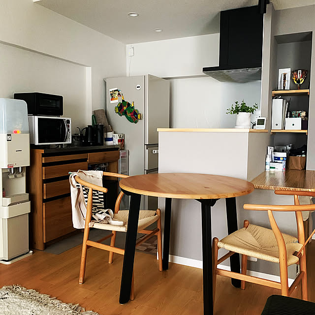 amadana ウォーターサーバー,食器棚,Kitchen,IKEAのダイニングテーブル,ダイニング,観葉植物 otkyunnの部屋