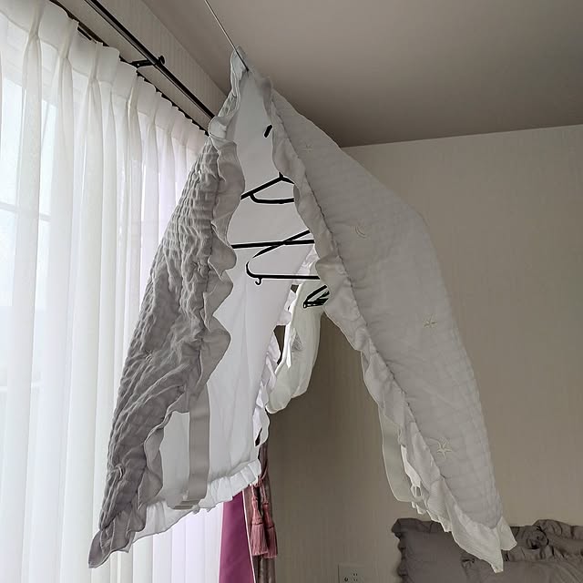 Bedroom,わが家の室内干し,マイホーム記録,日々の暮らし,日常のひとこま,暮らしのひとコマ,居心地の良い暮らし,子どものいる暮らし,歳の差兄弟,男の子4兄弟,ドライフラワー,Pid4M,お昼寝マット,ベビー用品,カーテン ri-eの部屋