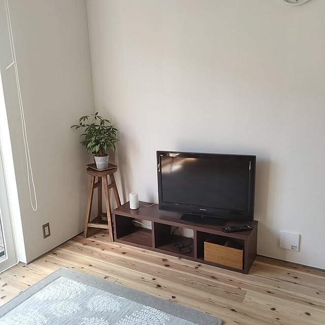 Lounge,ニトリ,６人家族,DIY,観葉植物,テレビ,テレビ台,ナチュラル,たな 収納,シンプル,ミニマリスト,楽掃除,しっくい壁 pinatubutterの部屋