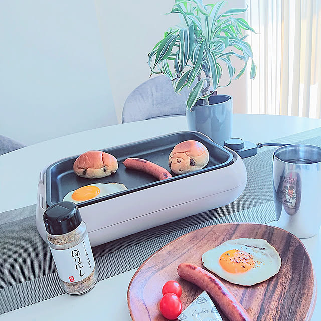 Lounge,ホットプレート,レコルト,キッチン家電,おしゃれ家電,recolte,丸洗いホットプレート,後始末が楽チン,モダンアジアン,出会いに感謝してます。,見てくださりありがとうございます ˒˒*,RC運営チームの皆様に感謝♡,ウィナーズ株式会社様に感謝です✨,ボーコンセプト,ダイニング,BoConcept テーブル,boconcept,ボーコンセプト ダイニングテーブル,エクステンションテーブル,エクステンションダイニングテーブル,白テーブル,白 グレー,テーブルランナー,ランチョンマット,バーチカルブラインド,100均,観葉植物,ドラセナワーネッキー,ほりにし,冬でもアイスコーヒー,モニター,朝食の風景,キレイを保ちたい,大きい窓に憧れて,注文住宅 mayuの部屋