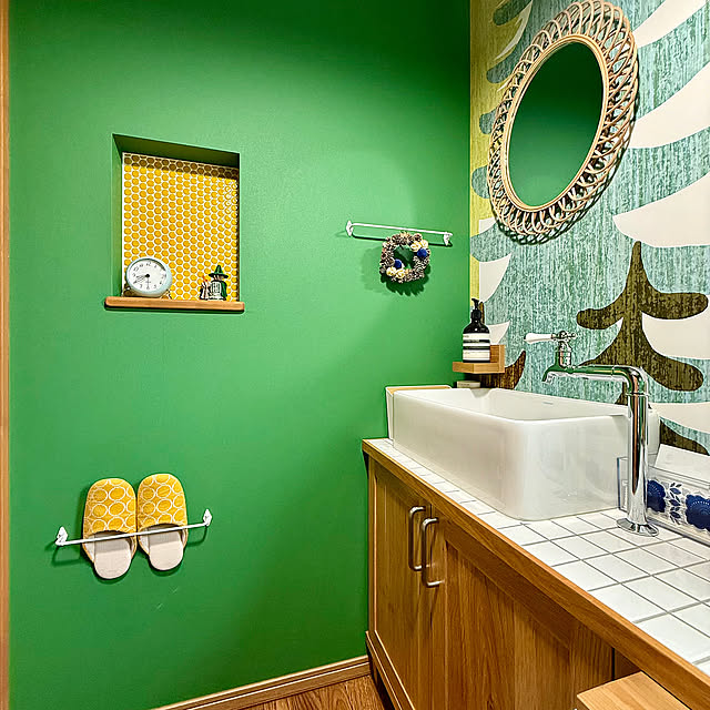 Bathroom,緑の壁紙,タイルニッチ,オーク材,オーダー手洗いカウンター,アルネヤコブセンテーブルクロック,アルネヤコブセン時計,アルネヤコブセン,スナフキン,リトルミィ,森の中のイメージ,森の中のトイレ,トイレのインテリア,北欧,北欧インテリア,北欧風,北欧テイスト maric323の部屋