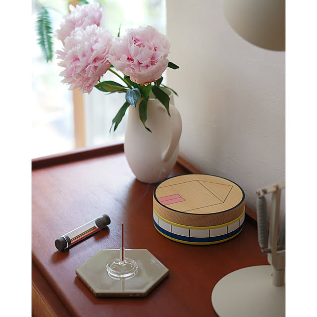 My Shelf,花のある空間,花のある暮らし,サラベル,芍薬の花,芍薬,lisnのお香,lisn,amabro,お香のある暮らし,お香立て,お香,インセンスホルダー,インセンス,香りのある暮らし,暮らしを楽しむ,リラックスタイム,リフレッシュ,癒し,穏やかな時間,日々の暮らし,リビングインテリア noriflowerの部屋