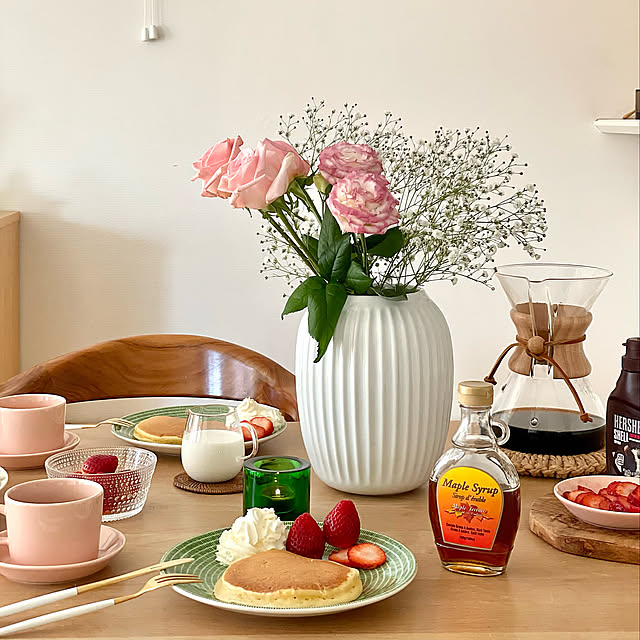 テーブルコーデ,アベック,北欧インテリア,cutipol,クチポール,RoomClipショッピング,アラビア,北欧ナチュラル,食器好き,おうち見直しキャンペーン,北欧食器,小さなお家,グリーンの食器,お花のある暮らし,ARABIA,おうち時間,建売住宅,おうちカフェ,コーヒーのある暮らし,コーヒー,スイーツ,My Desk arilemaの部屋