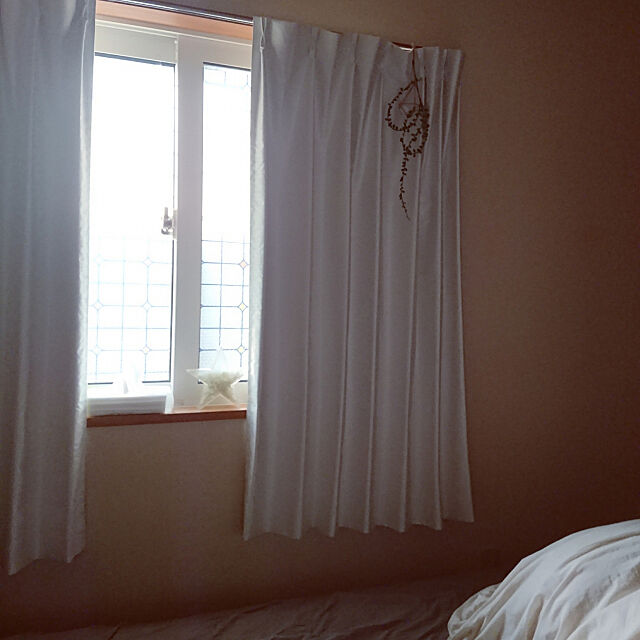 Bedroom,100均,造花,団地,NITORI,遮光カーテン,FELISSIMO,断熱シート romironiの部屋
