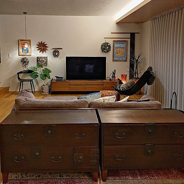 Lounge,ディスプレイコーナー,ポスター アート,家族が集まる場所,ドライフラワー大好き♡,好きな眺め,ペンダントライトで楽しむインテリア,オーデリックの照明,受け継いだ和箪笥のリメイク,ポスターアートを楽しむ hagyu7kuroの部屋