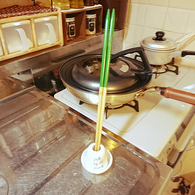 Kitchen,スマホスタンド,salut!,カトラリー収納,賃貸でも諦めない!,救急箱,賃貸でも楽しく♪,セリア,ダイソー,ウォールステッカー,菜箸,歯ブラシスタンド Plumの部屋