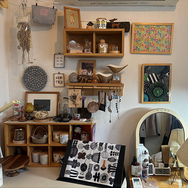 My Desk,ディスプレイコーナー,マリメッコ,北欧,marimekko,Re:CENO,ナチュラル,ナチュラルカラー,木のぬくもり,無印良品,蚤の市,動物オブジェ,無印良品 壁に付けられる家具,鳥さんオブジェ ayako1016springの部屋