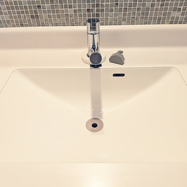 Bathroom,造作洗面台,造作洗面台 タイル,排水口,おそうじクラゲ,洗面台 ヘアキャチャー kumijiの部屋