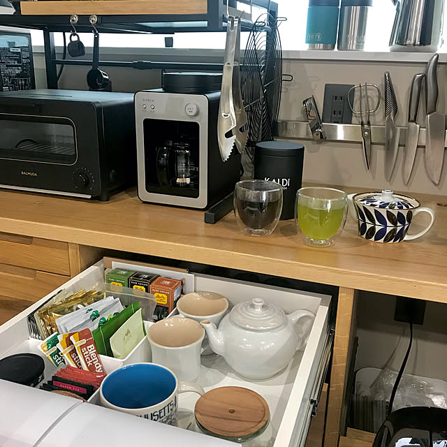 カフェコーナー,シロカコーヒーメーカー,Kitchen,バルミューダ トースター,ウェック,IKEA,ル・クルーゼティーポット,カルディ,YETI nhomeの部屋