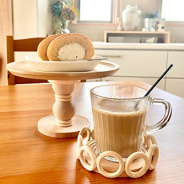 モンブランロール,ロールケーキ,カフェオレ,ダイソー,ナチュラル,木製,ハンドメイド,コースター,カフェ風,Daiso,ケーキスタンド,seria,おやつタイム,木工用ボンド,こどもと暮らす,10分でできる,ウッドリング,My Shelf merutoの部屋