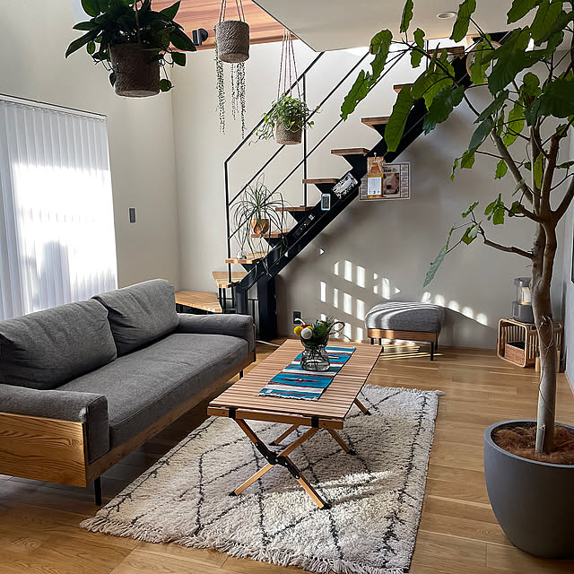 Lounge,ハンギングプランター,アイアン階段,吹き抜けリビング,吹き抜け,ハイランダー,hilander,キャンプギア,キャンプ用品,アウトドアテーブル Y33355の部屋