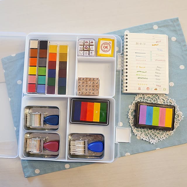 文具収納,100均,キャンドゥ,ダイソー,スタンプくん,シャチハタ,手帳のあいぼう,ビバリー,スタンプパッド,インテリアトレイ,アルファベットスタンプ,回転ラバースタンプ,A4キャリーケース用仕切りトレー,A4キャリーケース,セリア,My Desk tulip0110の部屋