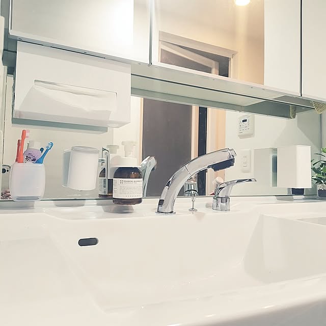 Bathroom,この春、買ってよかったもの,ダストボックス,マンション暮らし,すっきり暮らす,子供のいる暮らし,towerシリーズ,おすすめアイテム,フィルムフック,ダイソー,浮かせる収納,フェイクグリーン,ニトリ,吊り下げ式ティッシュケース,洗面所,ディスペンサーホルダー,シンプルインテリア,無印良品,公園の時計ミニ Sakuraの部屋