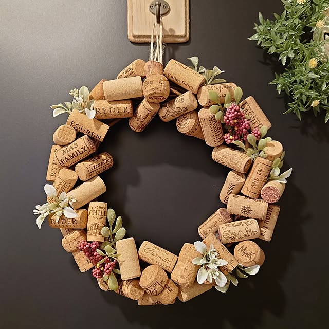 Entrance,ハンドメイド,賃貸,賃貸でも楽しく♪,子供のいる暮らし,ダイソー,100均,Daiso,クリスマスリース,手作りリース,コルク,コルクリース,クリスマス king_meat_kunの部屋