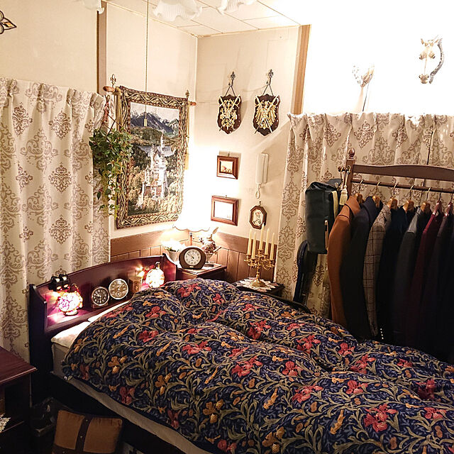 Bedroom,ウィリアム・モリス,ウィリアムモリス,アイリス,花柄,パイル生地,パイル地,掛け布団カバー,布団カバー,アクセントカラー,差し色,青,ブルー,ネイビー,V&A,差し色はネイビー,クラシックインテリア,アンティークインテリア copippiの部屋