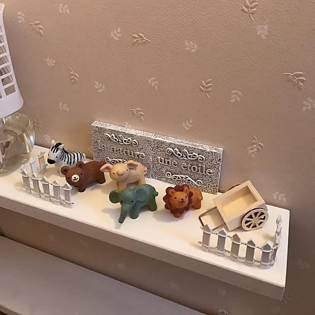 Bathroom,芳香剤置き場,ダイソーのアニマル,セリアの雑貨,ウォールシェルフ,ピンクの壁紙,トイレ 壁紙,100均 Tiffany.623の部屋