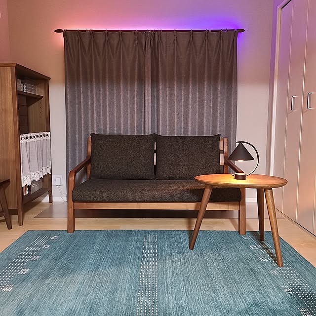 Lounge,ラグ,Philips Hue,ライトリボン,スマート照明,hueのある暮らし,一人暮らし,団地,シンプル,ウォールナット,いいね、フォローに感謝です✨,飛騨家具,無垢の家具,ギャッベ,旭川家具,ソファ,木製家具,間接照明,テーブルランプ,お邪魔できなくてごめんなさい monの部屋